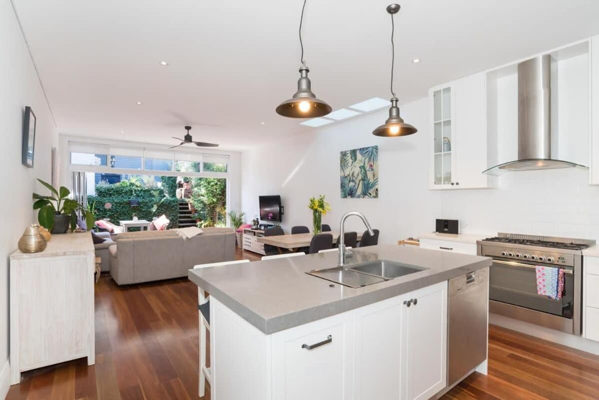 Bright Home In Trendy Newtown Close To The Park 시드니 외부 사진