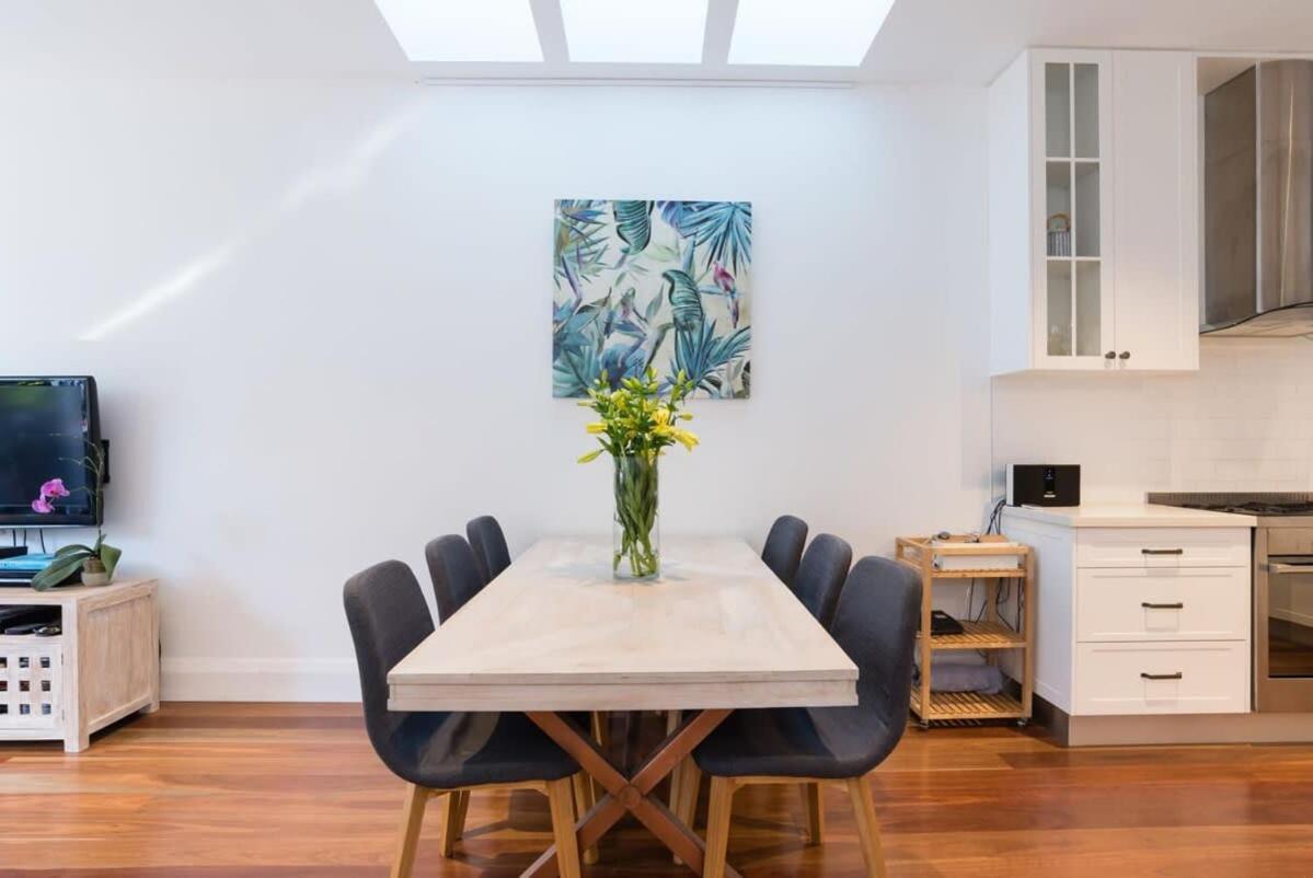 Bright Home In Trendy Newtown Close To The Park 시드니 외부 사진